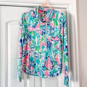 Lilly Pulitzer in EUC Size XS Popover with Cowl Neck in Salt in the Air Pattern